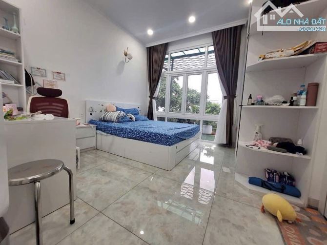 BÁN NHÀ 3 LẦU MẶT TIỀN ĐƯỜNG KHU KIẾN THIẾT HIỆP PHÚ - THỦ ĐỨC- 90M2- - 2