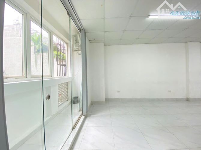 Cho thuê văn phòng ngõ 111 Nguyễn Xiển, 70 m2 , sàn thông - 2