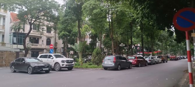 Bán biệt thự Nguyễn Duy Trinh, Linh Đàm, 252m2, 5 tầng, giá 62 tỷ - 2