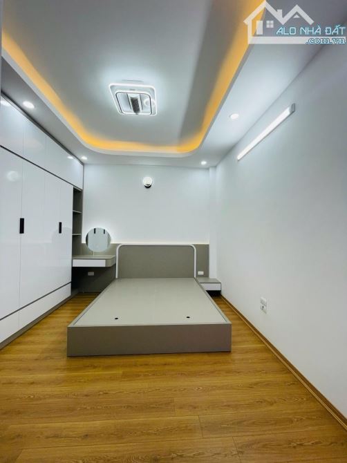 Siêu Phẩm Trần Hữu Tước - Nguyễn Lương Bằng, 43m*7T*TM, Ôtô Cổng. SDCC - 2