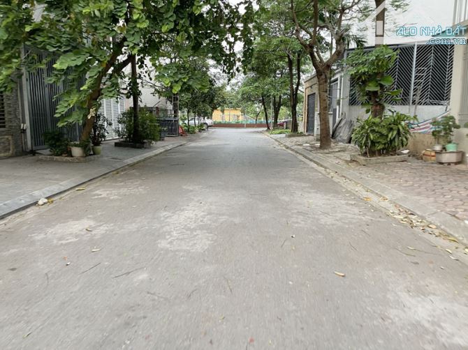 Bán 88,2m2 đất đấu giá Việt Hưng sau lưng mặt phố Đào Đình Luyện. Gần công viên, sổ đỏ chí - 2