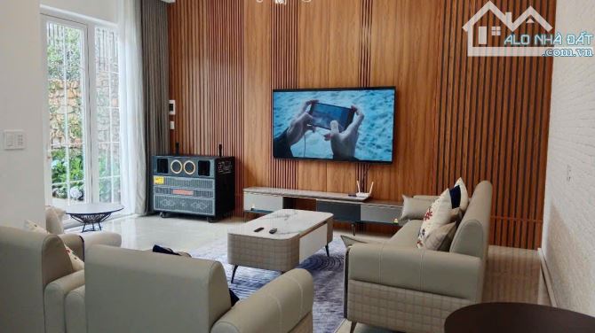 Cần Tiền Bán Căn Villa Đẹp Đà Lạt đường Nam Hồ, Đà Lạt 200m2 Giá chỉ 11.5 tỷ - 2