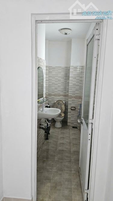 Cho thuê phòng trọ Lê Văn Sỹ , có cửa sổ , đi về tự do - 2