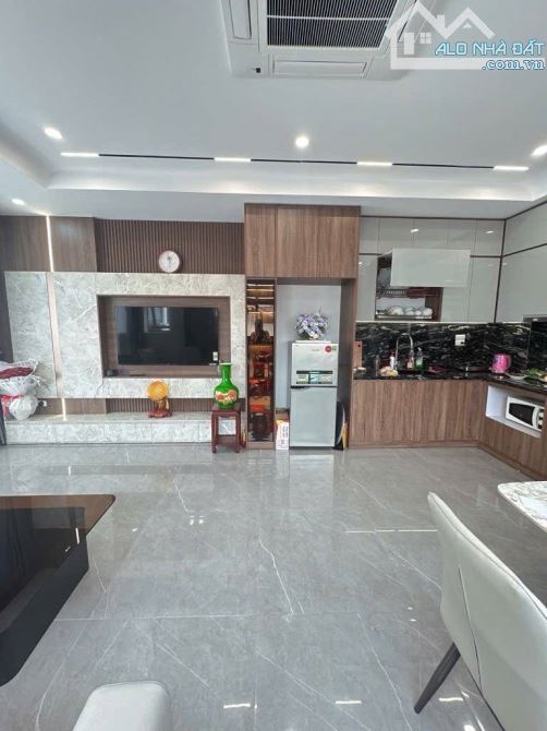 NHÀ 6 TẦNG PHỐ NGUYỄN SƠN_BỒ ĐỀ:GARA_THANG MÁY_LÔ GÓC_2 THOÁNG_FULL NỘI THẤT_MẶT TIỀN 4 - 2