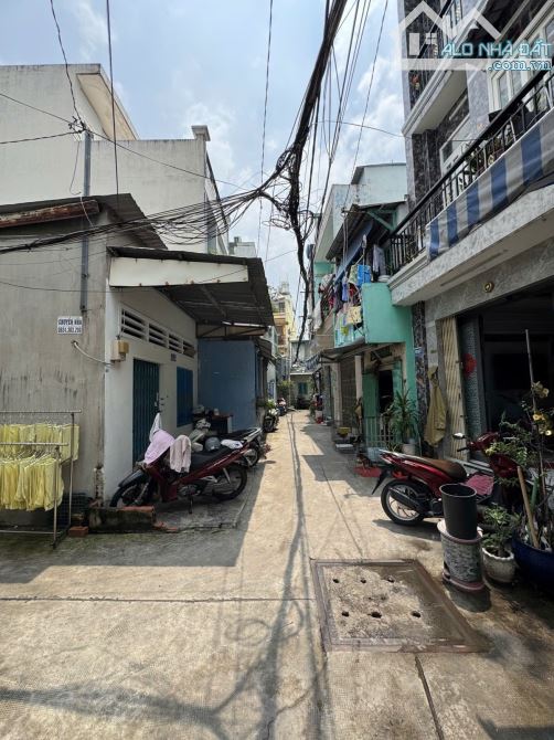 Nhà hiếm Q6 nhỏ tiền - Hẻm 3 gác tới nhà - Sổ đẹp vuông vức - 2