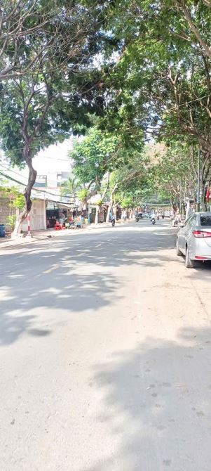 Bán nhà lầu triệt  mặt tiền đường  nhựa 6m kinh doanh dĩ an gân trường học - 2