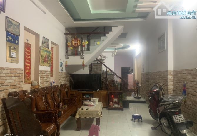 Cần bán nhà hẻm. Giá rẻ, mua đất tặng nhà 3 lầu - 2