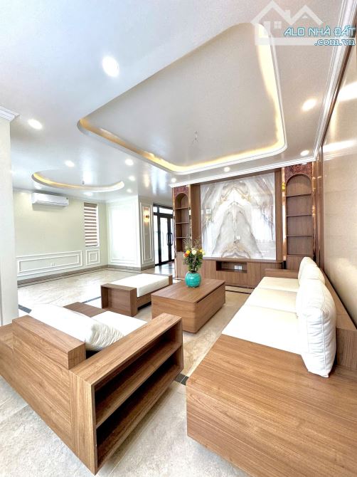 Bán căn biệt thự Mê Linh đẹp xây mới - DT 190m - Mt 9m hướng Đông tứ trạch - 2