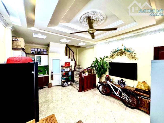 MINH KHAI  – MỘT BƯỚC RA Ô TÔ - NGÕ SIÊU ĐẸP -  NHÀ MỚI ĐẸP 5 TẦNG  – MẶT TIỀN RỘNG - 2