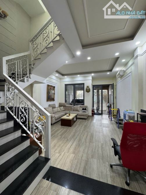 Cực Phẩm 3 Tầng, 96m2 (5mx19m) Nguyễn Duy Trinh, Phú Hữu. Chỉ 10 Tỷ TL - 2