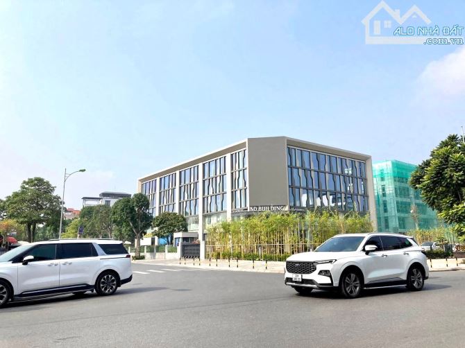 Việt Hưng, Vỉa hè 3 oto tránh kinh doanh đa dạng, Dt 75m2 - MT 5m - giá tốt - 2