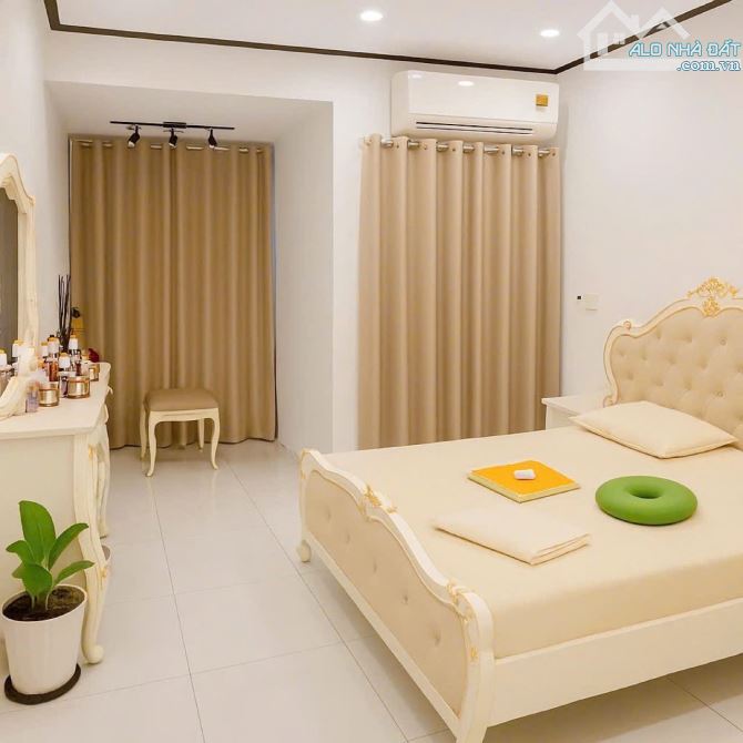Nhà đẹp Hẻm Ô tô Cách Mạng Tháng Tám – QUẬN 10 - 3 Tầng - Sổ vuông 3.6x14 m - 12.9 tỷ - 2