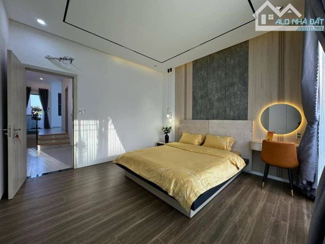 BÁN NHÀ PHỐ CHÙA BỘC - LÔ GÓC 3 THOÁNG MT KHỦNG - Ô TÔ CHẠY VÒNG QUANH - KÍNH DOANH ĐỈNH - 2
