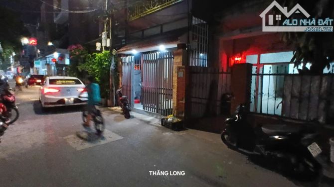 Kiệt ô tô Nguyễn Văn Thoại - Vài bước ra Mỹ Khê - 8,3 tỷ. - 2