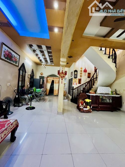 NGANG 7m DÀI 22m, 1/ NGUYỄN DUY TRINH LONG TRƯỜNG Q 9, 3 TẦNG ĐÚC BTCT, GIÁ 9 tỷ ( còn - 2