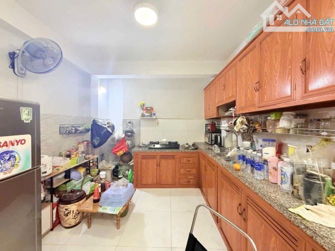 BÁN NHÀ PHÚ NHUẬN - CHDV 5 TẦNG - 70M2 CN - THU 40 TRIỆU/THÁNG - HẺM XE HƠI 6M - 2
