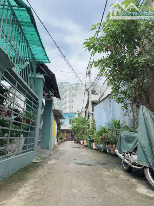 Nguyễn Thị Thập Cầu Phú Mỹ Quận 7,bán đất nhà cũ tiện xây mới,ngang 6M dài 22M,hẻm 4m,6.x - 2