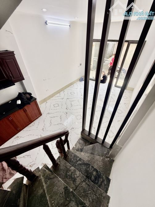 5 TỶ 35 . 5 TẦNG .  TRƯỚC NHÀ BA GÁC ĐỖ .NGÕ Ô TÔ CHẠY - 2