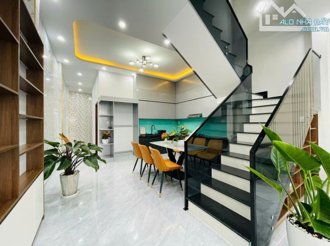Bán Nhà 1 Trệt 1 Lầu 3 Phòng Ngủ Giáp Hóc Môn, 100m2, Sổ Hồng Riêng Hoàn Công - 2