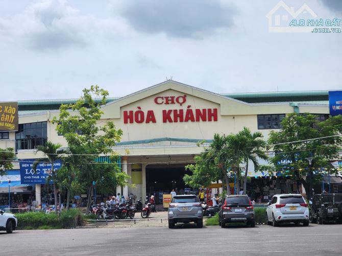 🔥 BÁN ĐẤT TẶNG NHÀ 2 TẦNG – 300M² MẶT TIỀN KINH DOANH CHỢ HÒA KHÁNH 🔥  📍 Vị trí đắc địa - 2