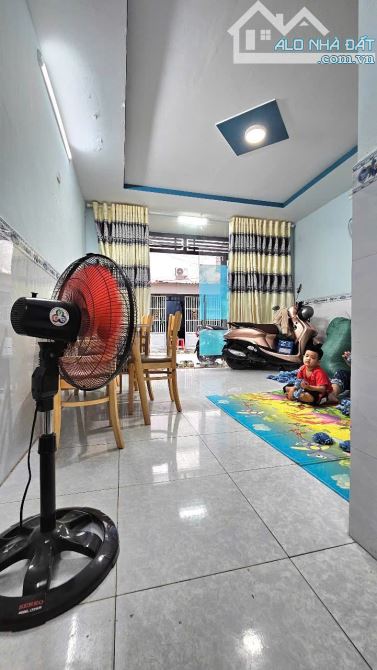 Bán Gấp nhà Đ số 3 BHH A gần Nguyễn Son hẻm 6m gần mặt tiền 40m2,2 Tầng Nhỉnh 3 tỷ - 2