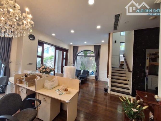 Biệt thự đẳng cấp 5 tầng, khu đô thị Himlam, Quận 7. DT 200m2, ngang 10m, thang máy nhập. - 2