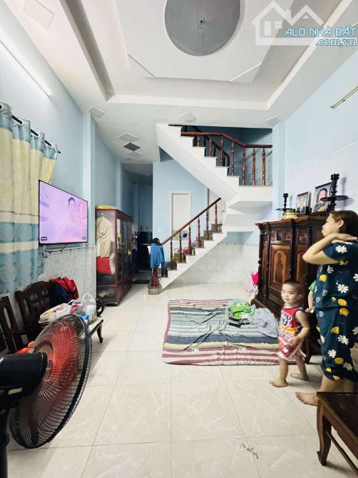 NHÀ 2 TẦNG ĐÚC CĂN GÓC 2 MẶT TIỀN VÀO Ở NGAY, 72M2, XT THÔNG, GẦN CHỢ THỚI TỨ, 2.98 TỶ - 2