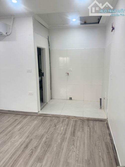 Cho thuê nhà phố Hàng Đậu, Đồng Xuân, Hoàn Kiếm. DT 26m x 3 tầng, giá 7tr - 2