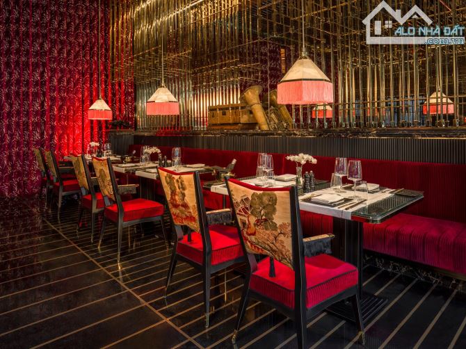 Bán khách sạn 4 sao mặt phố Ngô Quyền - 330m2 x 10 tầng có bể bơi 80 phòng - 310 tỷ