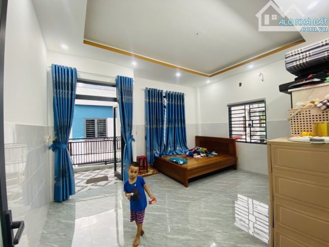Bán nhà mặt phố dt 67m2; mt 5,2 m; kiệt Trần Quang Khải 4m; giá 6,xxtỷ, biển Sơn Trà ĐN - 3