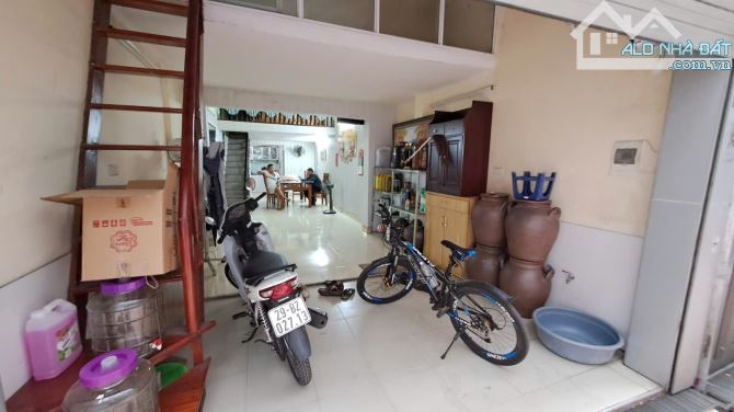 💥 BA ĐÌNH – 50M² – 2 MẶT NGÕ – GIÁ CHỈ 8.5 TỶ 💥  Sổ đỏ vuông đét, mặt tiền 3.8m.  Vị trí - 3