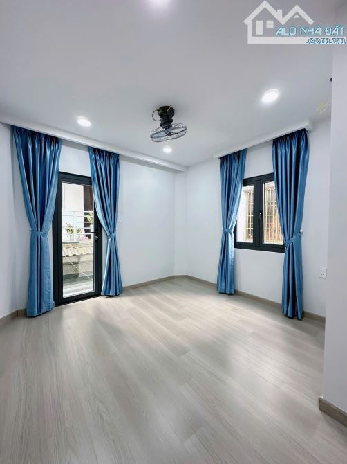 NHÀ MỚI GẦN NGÃ TƯ HÀNH XANH - 43M2 - 3PN - SÁT Q1 - VÀI BƯỚC RA MẶT TIỀN - NHỈNH 5 TỶ - 3