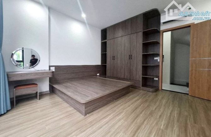 THẠCH BÀN - Ô Tô - 6 Tầng Thang máy nhập khẩu  - Full nội Thất - MT4.5M - 7.95 Tỷ (Có bớt) - 3