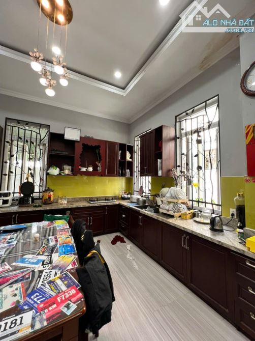 Bán biệt thự khu Vip Đặng Thuỳ Trâm cực ngon có hầm 5 tầng xây kiên cố ngang hiếm 6m - 3