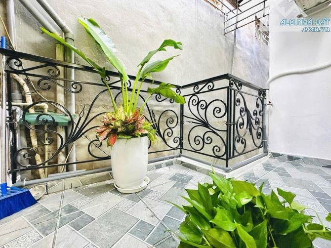 GIÁP BÁT 25M² HƠN 5TỶ - NHÀ ĐẸP Ở LUÔN FULL NỘI THẤT - VÀI BƯỚC RA MẶT PHỐ -MT THOÁNG SÁNG - 3