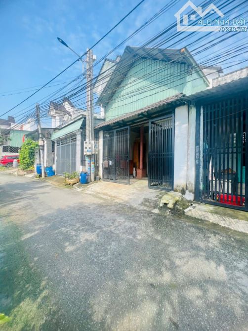 Cần bán gấp nhà sổ Hồng riêng mặt tiền đường nhựa - 3