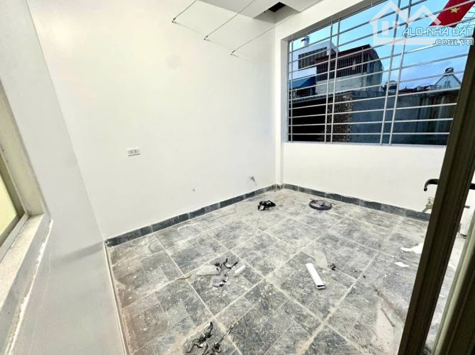 Bán Nhà 3 tầng Miếu 2 Xã - 41m2- sân cổng - 41m2- giá 2,9 tỷ - 3