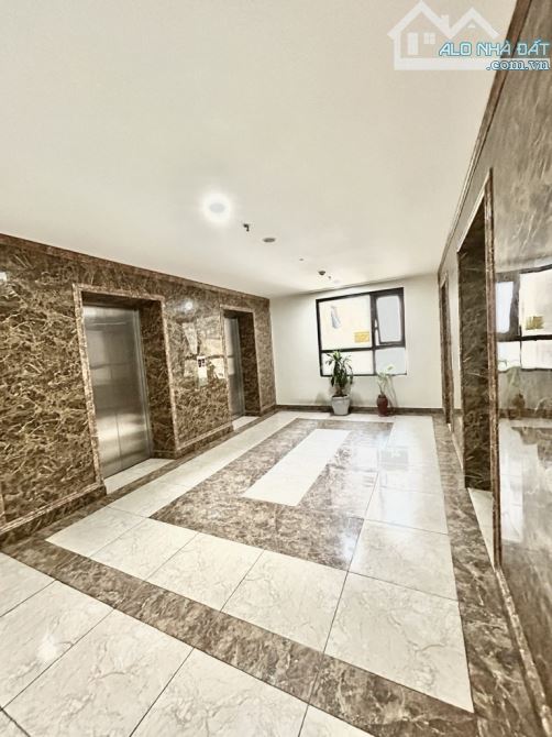 BÁN GẤP CĂN HỘ CHUNG CƯ LÔ GÓC 3 THOÁNG - 4 NGỦ - 2 WC - LẠC TRUNG - HBT - 8,9 TỶ - 3