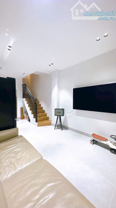 BÁN GẤP NHÀ ĐẸP 3 TẤM Q4 KHU VIP 20 THƯỚC PHỐ ẨM THỰC GIÁ 4 TỈ 650 HẺM 4M THÔNG VÀ GIÁP Q1 - 3