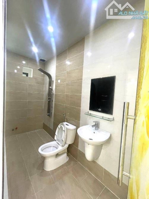 MẶT TIỀN ĐƯỜNG KINH DOANH SẦM UẤT KHU TÊN LỬA  CÓ VỈA HÈ  6 x 16 , GIÁ 14 TỶ TL - 3