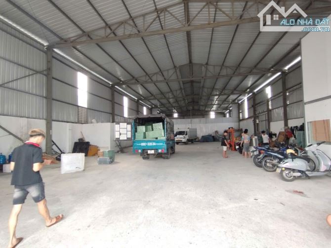 Cho thuê kho KCN Đài Tư, Long Biên, HN. DT 620m, cao 8m, có điện 3fa, nước sạch, PCCC. Giá - 3