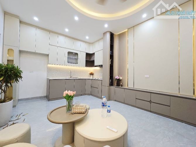 Bán nhà Trần Quý Cáp, DT 31m2 x 5T, MT 6m, ngõ thông, lô góc, dân xây cực đẹp, chỉ 9 tỷ 3 - 3
