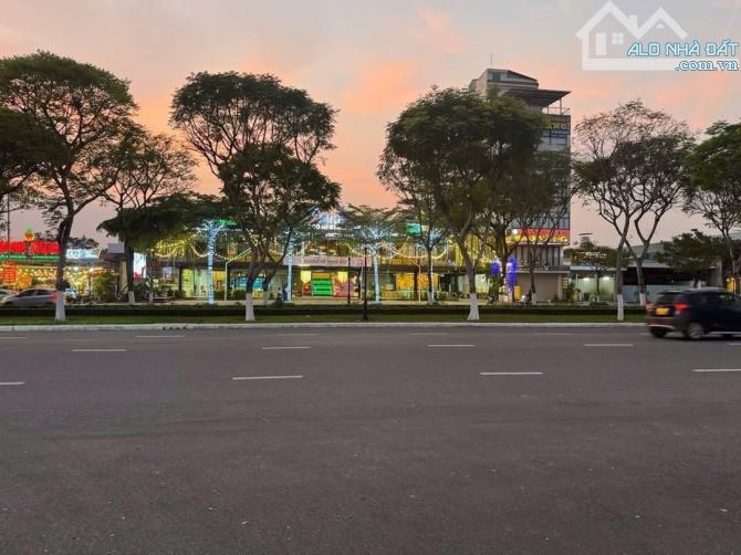 Bán Shophouse 4 tầng - Góc 2 mặt tiền đường Nguyễn Sinh Sắc - 3