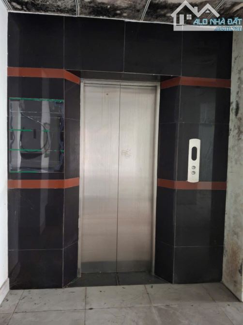 Cho thuê 3 căn liền kề nhà mặt tiền N2 - có thang máy kế Vincom 550 liền kỀ Thủ Đức. - 3