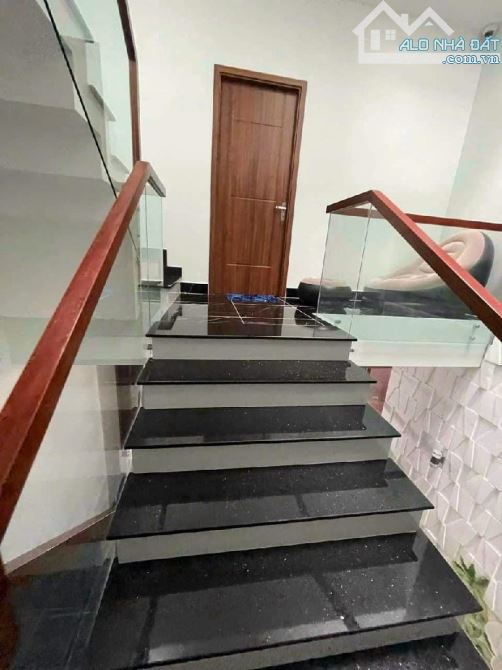 NHÀ 3 TẦNG 5X23 HXH TRÁNH HUỲNH TẤN PHÁT TT NHÀ BÈ GIÁ 8.3T - 3