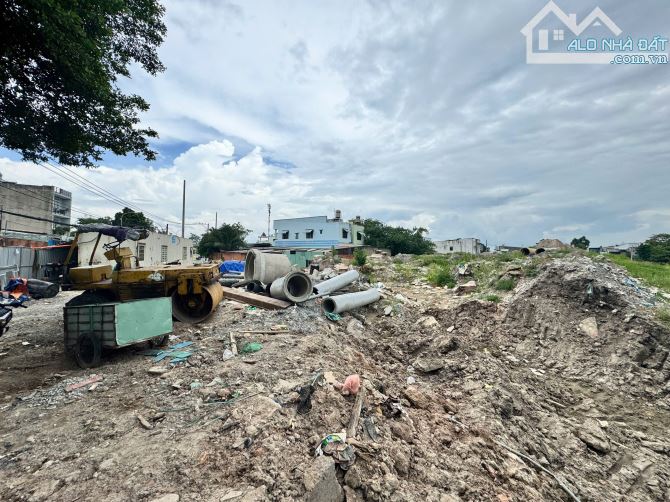 Bán 3527 m2 giá 100 tỷ (thương lượng) đất giáo dục mặt tiền đường Trịnh Thị Miếng xã Thới - 3
