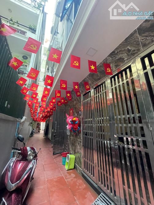 40M, 11 TỶ HƠN, 7 PHÒNG KK, 30M Ô TÔ, 80M RA PHỐ, NGÕ THÔNG - CẦU GIẤY - 3
