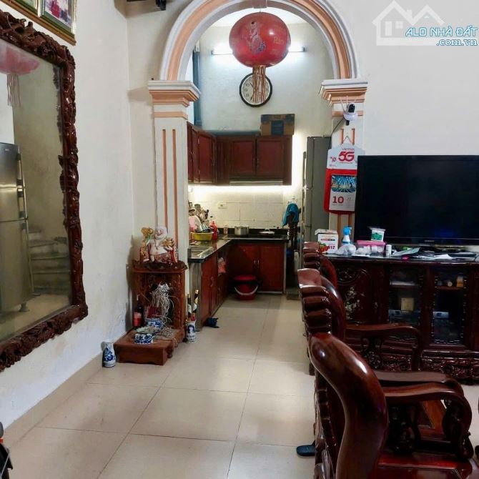 Nhà dân - Ngõ Nông - Lô góc - Mặt tiền rộng - 30M ra phố - Chỉ 7 đồng - 41M Full nội thất. - 3