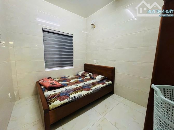 NHÀ HẺM ÔTÔ ĐƯỜNG BẠCH ĐẰNG 170M2 NGANG 12M CÓ 4PN ĐẦY ĐỦ CÔNG NĂNG CÁCH CHỢ 1,2KM -8,5 TỶ - 3