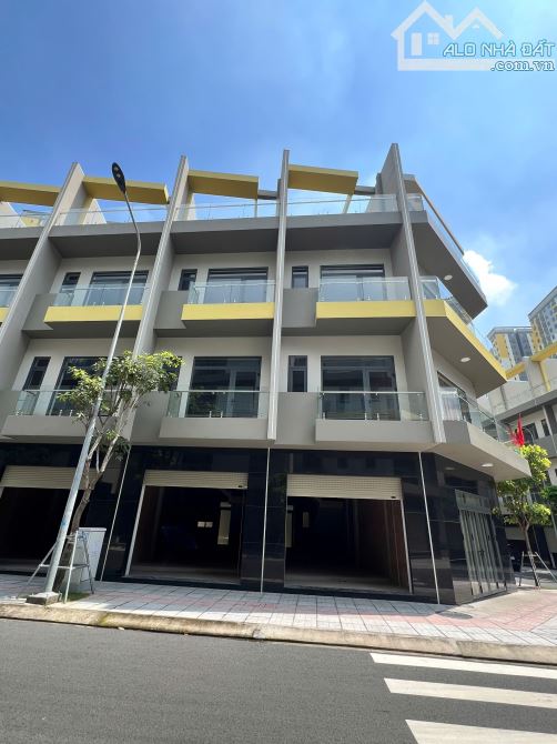 Nhà phố 4 tầng Bcons Uni Valley: Vừa ở, vừa kinh doanh sầm uất dưới chân 8.000 căn hộ - 1